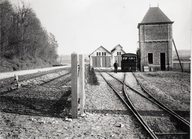 Etalle-la station vue de droite-aiguillage-.jpg